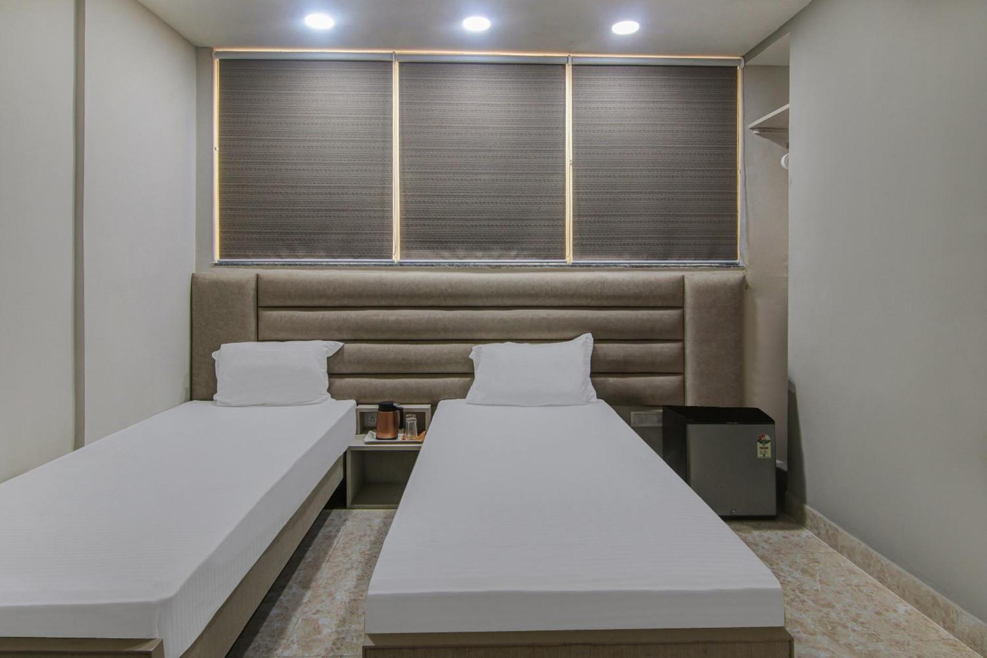 Super Oyo Hotel Regency Near Acropolis Mall Kolkata Bagian luar foto