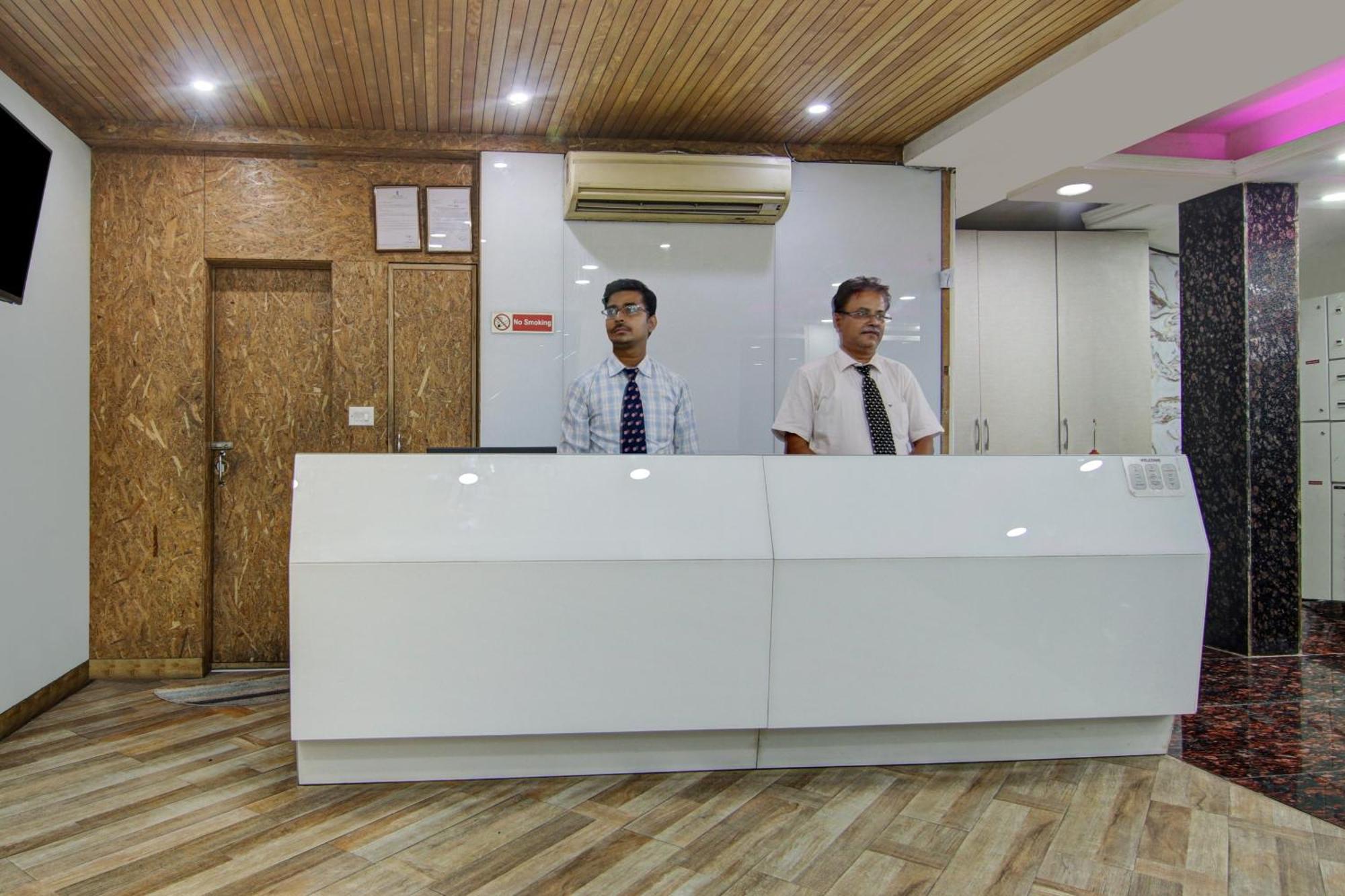 Super Oyo Hotel Regency Near Acropolis Mall Kolkata Bagian luar foto