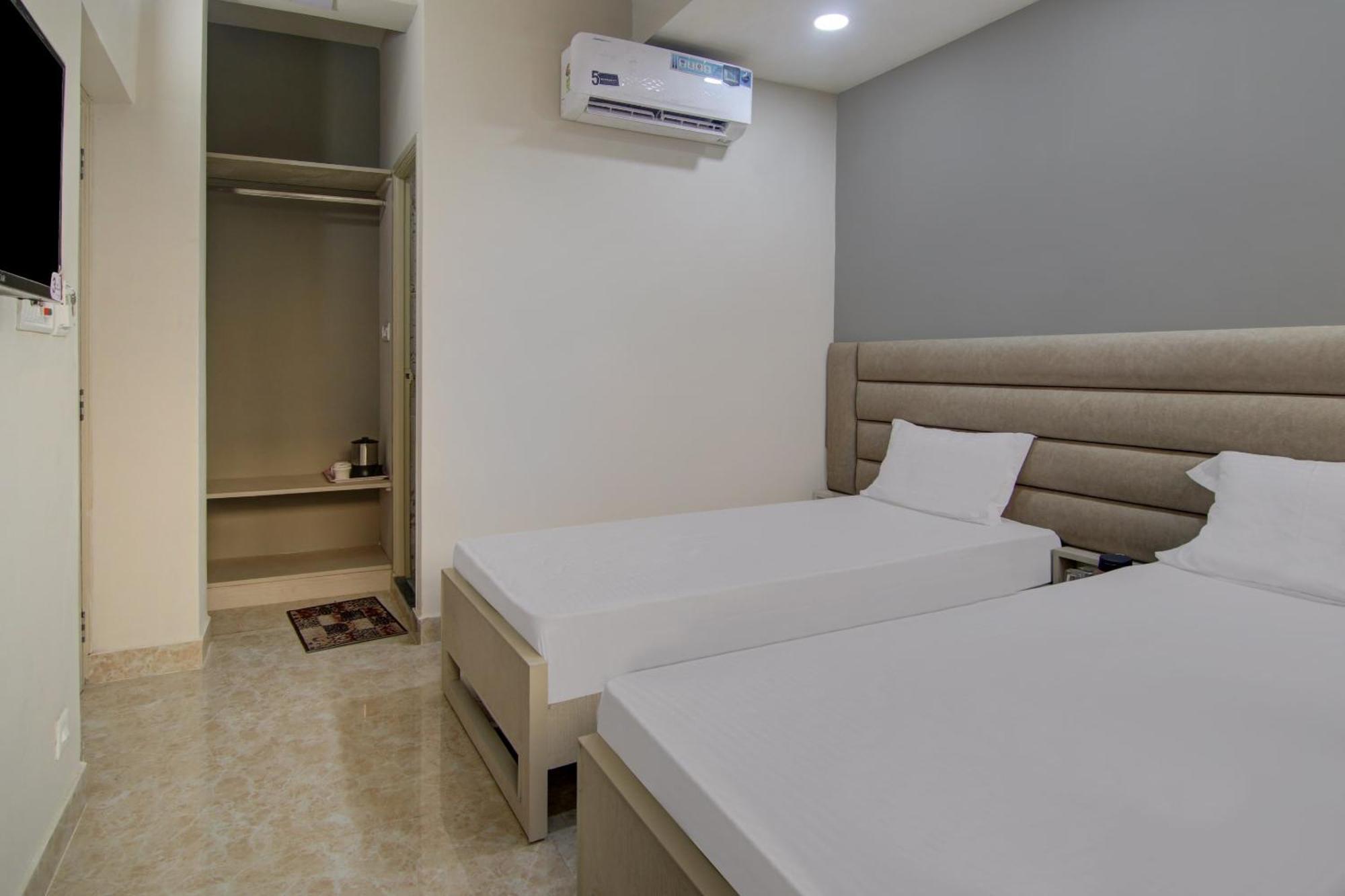 Super Oyo Hotel Regency Near Acropolis Mall Kolkata Bagian luar foto